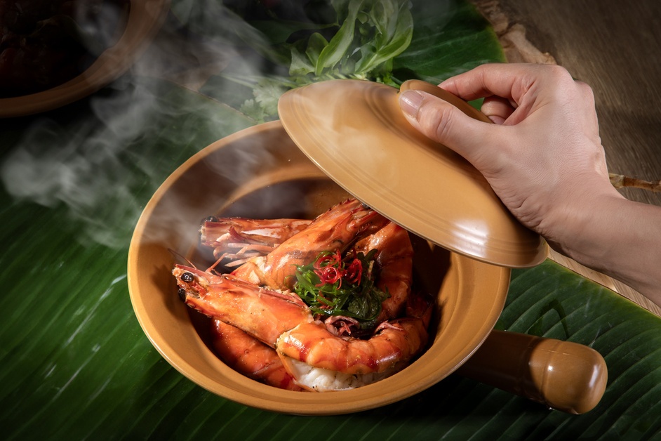 Experience Baked Tiger Prawns with Glass Noodles at Plate Restaurant, Carlton Hotel Bangkok Sukhumvit