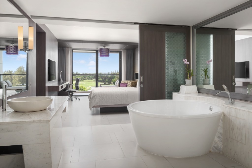 Enjoy Resort credit and bonus point with 'Everyday Getaway' package at Le Meridien Suvarnabhumi, Bangkok Golf Resort & Spa