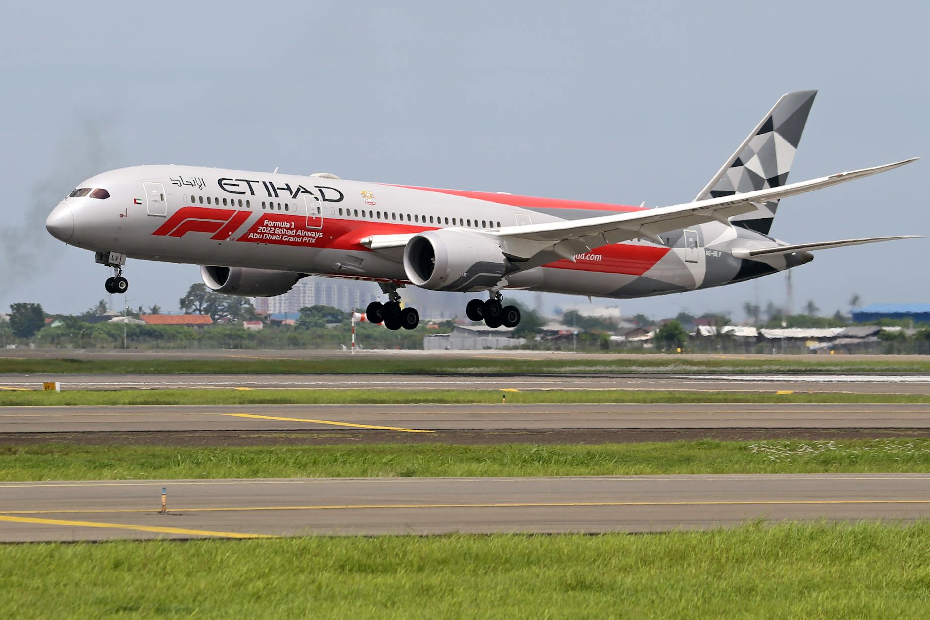 Etihad Airways Expands Flights to Singapore and Thailand in 2025